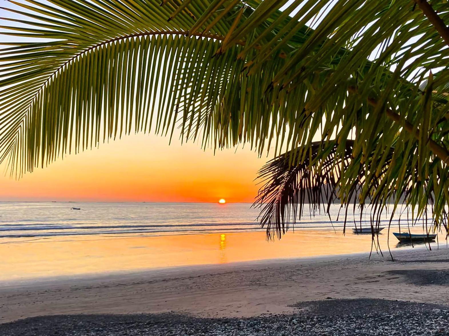 Fenix Hotel - On The Beach Самара Екстер'єр фото